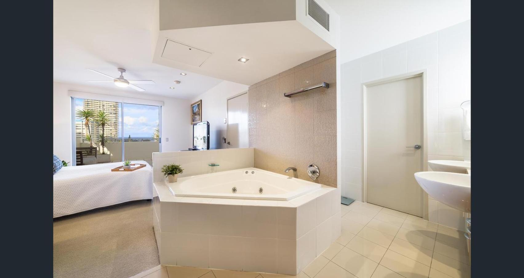 Trilogy 4* Surfers Paradise